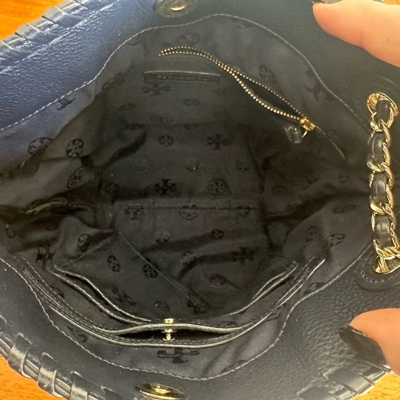 Tory Burch Bucket Bag Navy Blue - Picture 5 of 9